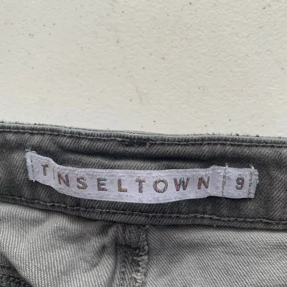 Tinseltown Women’s Gray Distressed Jeans – Size 9 – High‑Rise + Ripped Knees